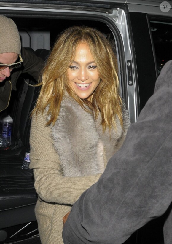 Jennifer Lopez, radieuse à son retour au Dorchester à Londres. Le 28 mai 2013.