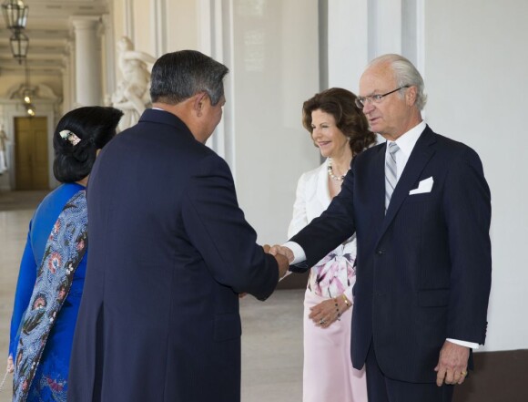 Le roi Carl XVI Gustaf de Suède et la reine Silvia accueillaient, secondés par la princesse Victoria et le prince Daniel, accueillaient le président indonésien Susilo Bambang Yudhoyono et son épouse, le 28 mai 2013 au palais royal, à Stockholm.