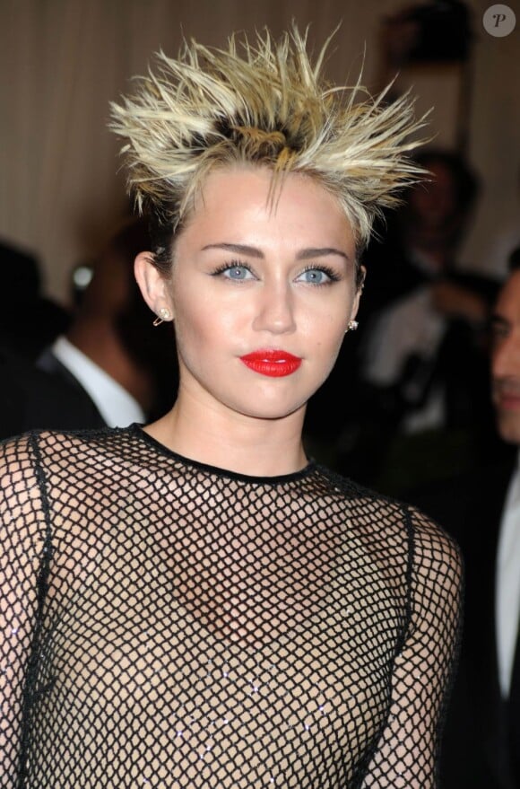 Miley Cyrus sur le tapis rouge du Met Gala à New York, le 6 mai 2013.