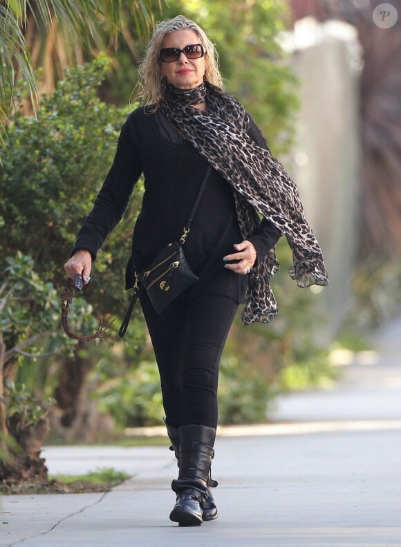 Olivia Newton-John se rend chez le coiffeur à Santa Monica le 13 février 2013.