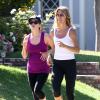 Exclusif - Reese Witherspoon assure le rythme pendant son jogging avec son coach personnel à Brentwood, le 29 mai 2013.