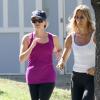 Exclusif - Reese Witherspoon en action pendant son jogging avec sa coach personnelle à Brentwood, le 29 mai 2013.
