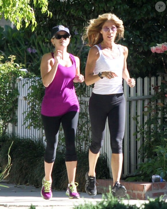 Exclusif - Reese Witherspoon pendant son jogging avec sa coach personnelle à Brentwood, le 29 mai 2013.