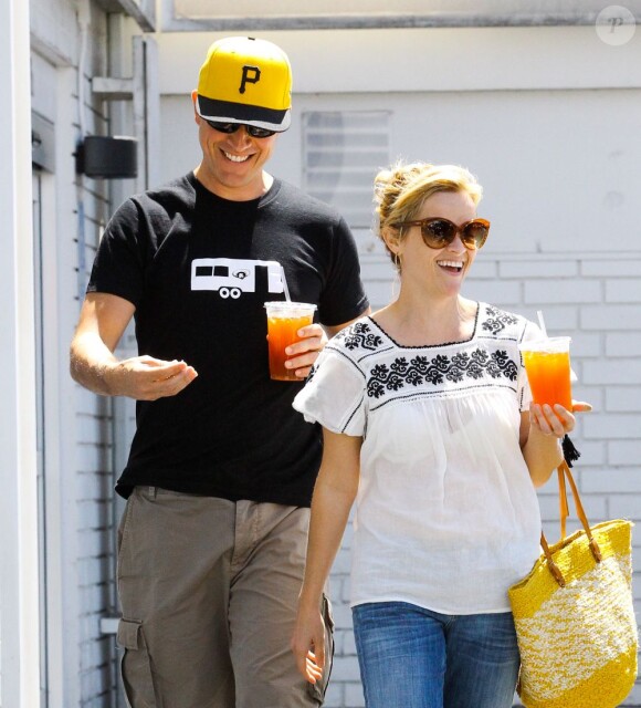 Reese Witherspoon et son mari Jim Toth à Santa Monica, Los Angeles, le 29 mai 2013.