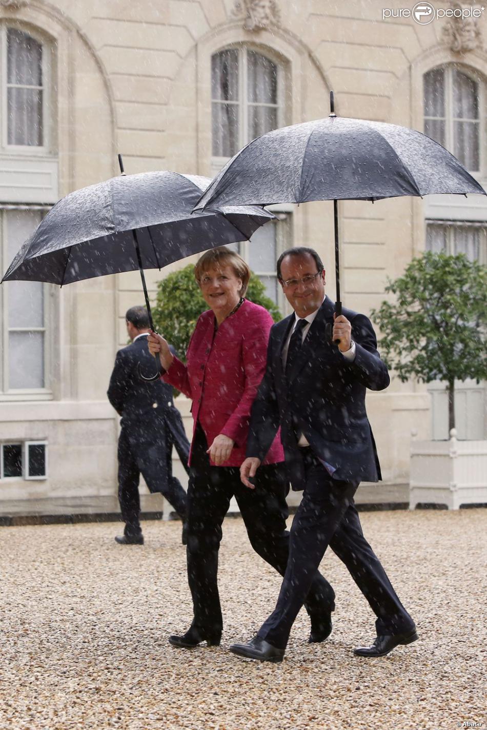 François Hollande et Angela Merkel arrivent à l&#039;Élysée à Paris, le 30 mai 2013.
