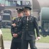 Matt Damon et George Clooney en action sur le tournage de son film Monuments Men à Duxford, le 31 mai 2013.