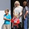 La chanteuse Gwen Stefani emmène ses fils Zuma et Kingston manger une glace à Los Angeles, le 30 mai 2013.
