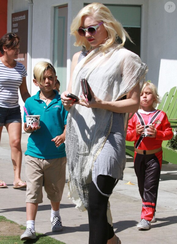 Gwen Stefani emmène ses fils Zuma et Kingston manger une glace à Los Angeles, le 30 mai 2013.