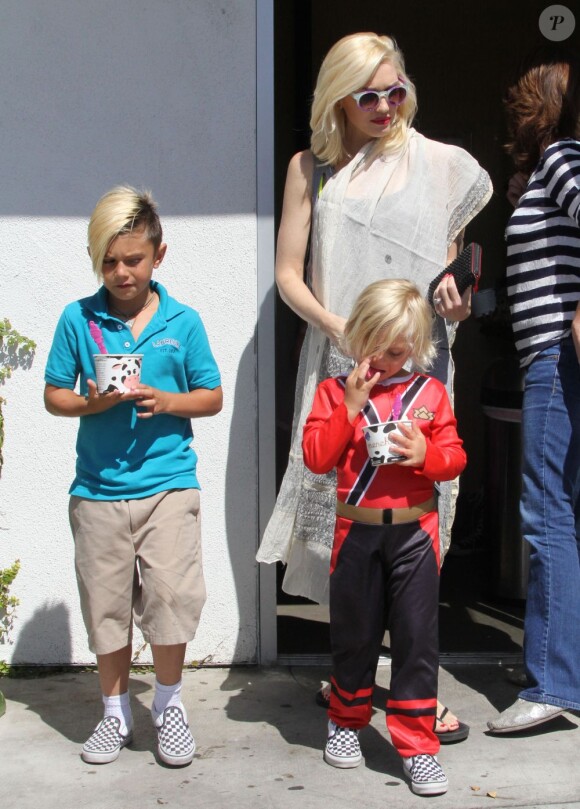 Gwen Stefani emmène ses fils Zuma et Kingston manger une glace à Los Angeles, le 30 mai 2013.