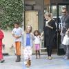 Rien de tel qu'un petit-déjeuner en famille pour bien commencer la journée. Heidi Klum s'est rendue avec ses enfants, Leni, Lou, Johan et Henry et son compagnon Martin Kirsten à Brentwood le 1 juin 2013. Jour de ses 40 ans.