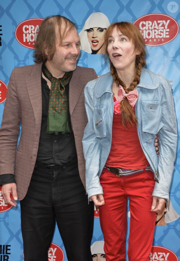 Philippe Katerine et sa compagne Julie Depardieu - Générale du nouveau show du Crazy Horse avec Noémie Lenoir à Paris le 2 juin 2013.