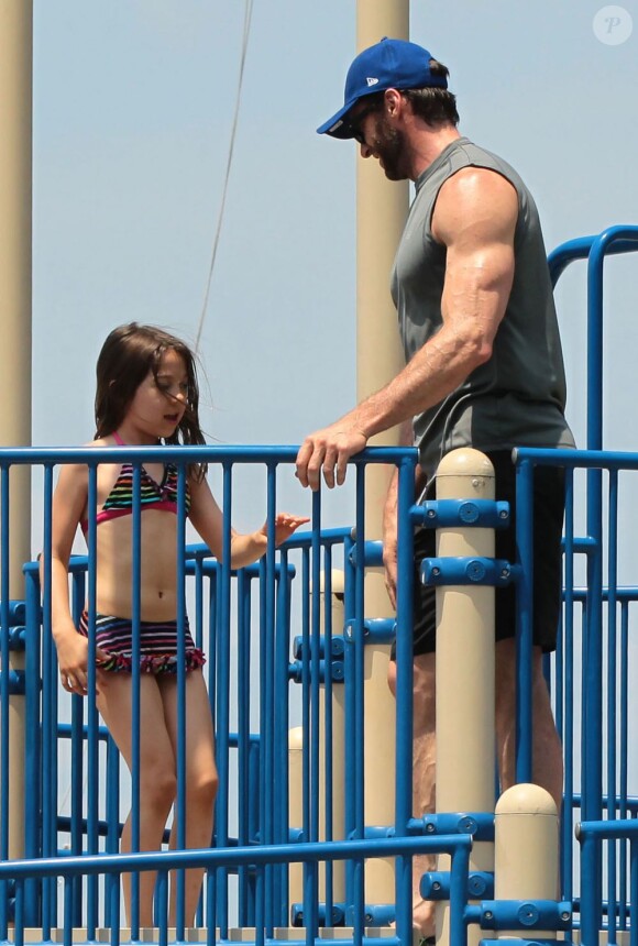 Hugh Jackman et sa fille Ava au parc Riverside de New York, le 2 Juin 2013.