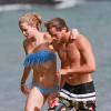 Ireland Baldwin et son petit ami Slater Trout sur une plage à Hawaii, le 1er juin 2013.