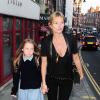Kate Moss et sa fille Lila se promènent à Londres le 6 juin 2013