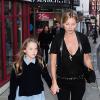 Le mannequin Kate Moss et sa fille Lila se promènent à Londres le 6 juin 2013
