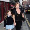 Belle journée pour Kate Moss et sa fille Lila qui se promènent à Londres le 6 juin 2013