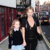 Kate Moss et sa fille Lila se promènent à Londres le 6 juin 2013