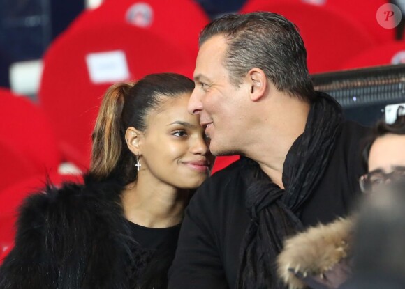 Jean Roch et sa compagne Anaïs lors du match de foot PSG - Lyon au Parc des Princes à Paris, le 16 décembre 2012.