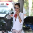 Alessandra Ambrosio accompagnée de sa fille Anja et son fiancé Jamie Mazur le 8 juin 2013 en balade à Santa Monica
