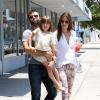 Alessandra Ambrosio accompagnée de sa fille Anja et son fiancé Jamie Mazur le 8 juin 2013 en balade à Santa Monica