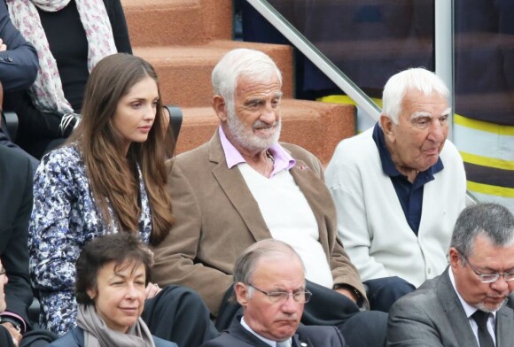 Jean-Paul Belmondo et sa jolie petite fille Annabelle assistent au 8e sacre de Rafael Nadal lors des Internationaux de France à Roland Garros à Paris le 9 juin 2013.