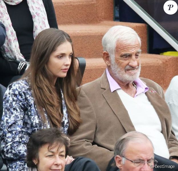 Jean-Paul Belmondo et sa jolie petite fille Annabelle assistent au 8e sacre de Rafael Nadal lors des Internationaux de France à Roland Garros à Paris le 9 juin 2013.