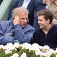 Patrick Poivre D'Arvor et son fils François assistent au 8e sacre de Rafael Nadal lors des Internationaux de France à Roland Garros à Paris, le 9 juin 2013.
