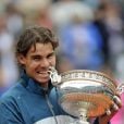Rafael Nadal remporte la finale hommes de Roland-Garros à Paris le 9 juin 2013.