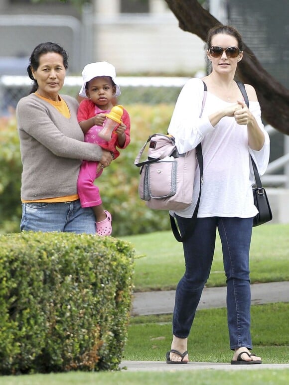 Exclusif - L'actrice Kristin Davis emmène sa fille Gemma Rose au parc à Brentwood, le 9 Juin 2013.