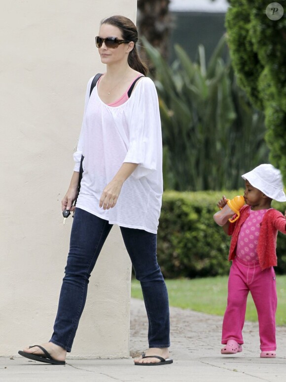 Exclusif - Kristin Davis emmène sa fille Gemma Rose au parc à Brentwood, le 9 Juin 2013.
