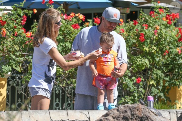 Kevin Federline et sa compagne Victoria Price se sont promenés avec leur fille Jordan à Calabasas Commons à Los Angeles, le 9 juin 2013.