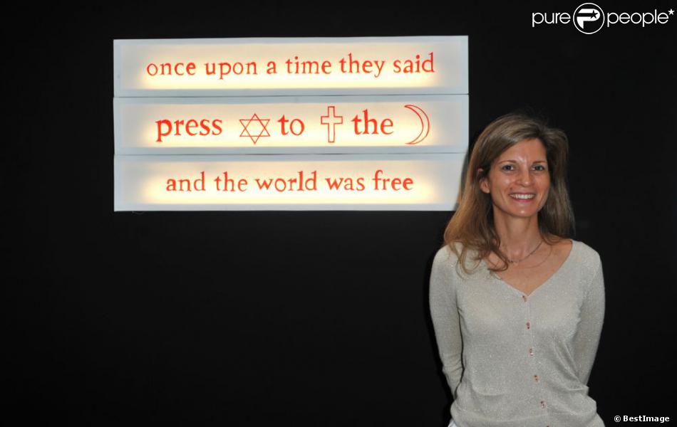 Sara Badr-Schmidt et son oeuvre Press star to cross the moon lors du vernissage de l&#039;exposition L&#039;Echappee Belle qui se tient au Grand Palais, le 11 juin 2013 à Paris