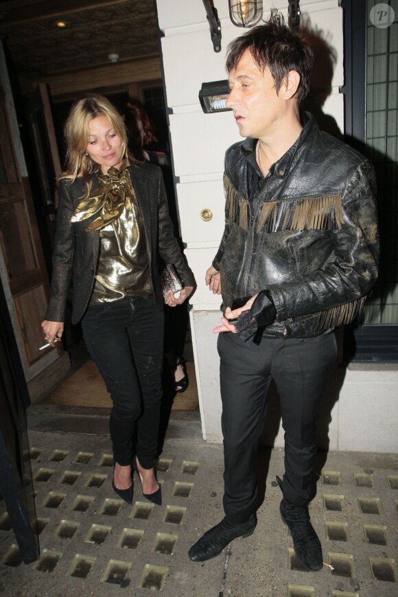 Soirée rock pour Kate Moss et son mari Jamie Hince lors d'une sortie à Londres le 11 juin 2013