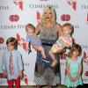 Tori Spelling et ses enfants Liam, Stella, Hattie et Finn au Gala annuel Mother's Day à Los Angeles, le 10 mai 2013.