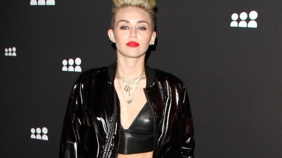 Miley Cyrus rock'n'roll et solo pour MySpace face à Kelly Osbourne amoureuse