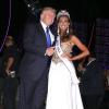Donald Trump et la nouvelle Miss USA 2013, Erin Brady, le soir de son élection à Las Vegas le 16 juin 2013.