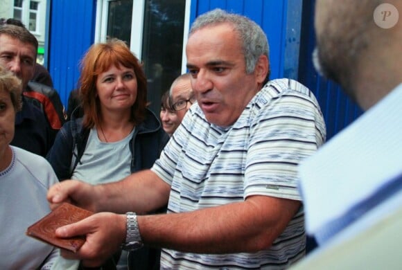 Garry Kasparov De La Gloire à L Exil L Icône De L Opposition Risque La Prison Purepeople