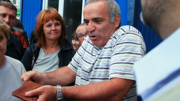 Garry Kasparov, de la gloire à l'exil : L'icône de l'opposition risque la prison