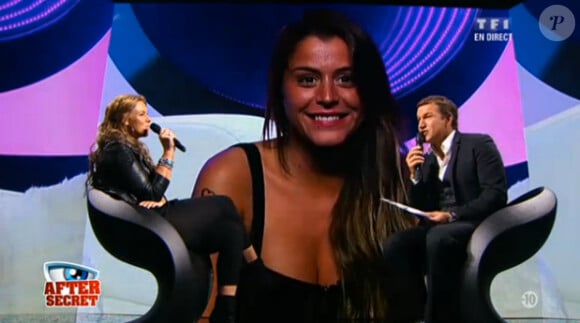 Aurélie Van Daelen de Secret Story 5 donne des conseils à Anaïs, invitée sur le plateau de L'After de Secret Story 7 sur TF1 le vendredi 14 juin 2013
