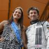 Patrick Dempsey prend la pose en compagnie d'une miss locale lors de la présentation des pilotes et des équipages qui particperont aux 24 Heures du Mans les 22 et 23 juin prochains dans les rues du Mans le 16 juin 2013