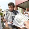 Patrick Dempsey doit faire face à sa grande popularité lors de la présentation des pilotes et des équipages qui particperont aux 24 Heures du Mans les 22 et 23 juin prochains dans les rues du Mans le 16 juin 2013