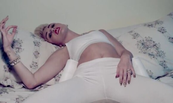 Miley Cyrus mise sur la provoc' dans le clip de We Can't Stop.