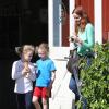 Marcia Cross fait du shopping avec ses filles Eden et Savannah à Brentwood, le 19 juin 2013
