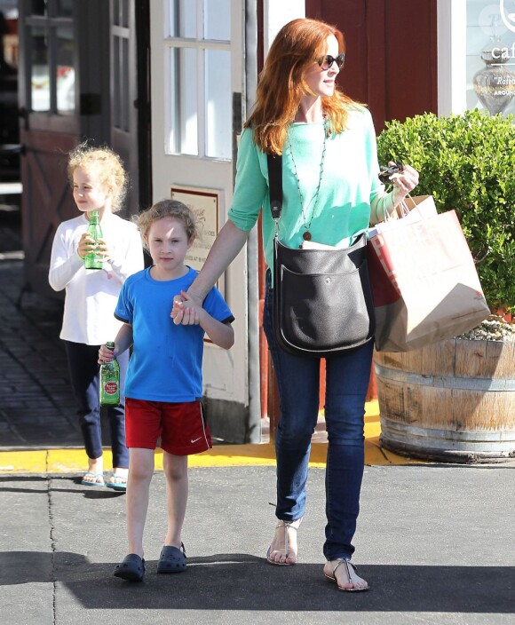 L'actrice Marcia Cross fait du shopping avec ses filles Eden et Savannah à Brentwood, le 19 juin 2013