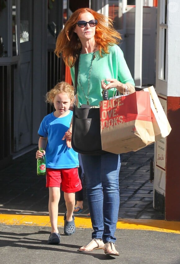 Marcia Cross fait du shopping avec ses filles Eden et Savannah dans le quartier de Brentwood, le 19 juin 2013