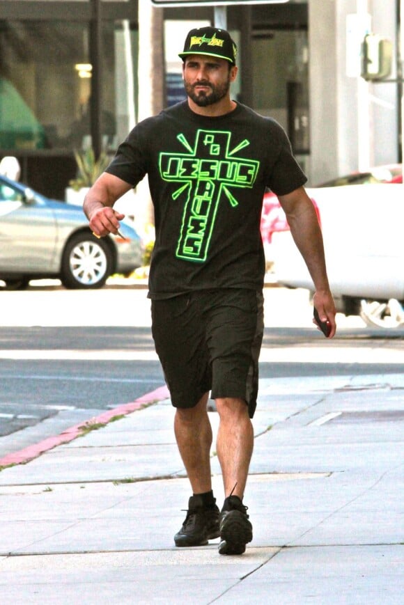 Jeremy Jackson (32 ans), celui qui incarnait Hobie, le fils de David Hasselhoff dans "Alerte à Malibu", à Beverly Hills le 10 avril 2013.