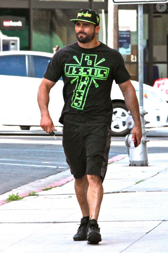 Jeremy Jackson (32 ans), celui qui incarnait le fils de Mitch (David Hasselhoff) dans "Alerte à Malibu", à Beverly Hills le 10 avril 2013.