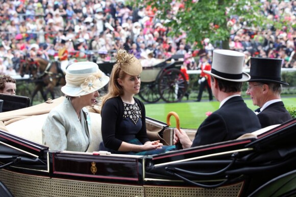 La princesse Anne et la princesse Beatrice arrivent au Royal Ascot le 20 juin 2013