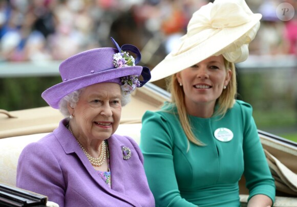 Elizabeth II et Autumn Phillips arrivant au Royal Ascot pour la Gold Cup le 20 juin 2013