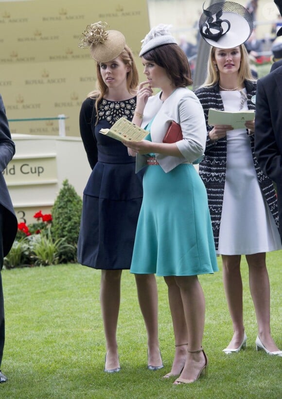 Beatrice et Eugenie d'York lors du Ladies' Day le 20 juin 2013 au Royal Ascot.